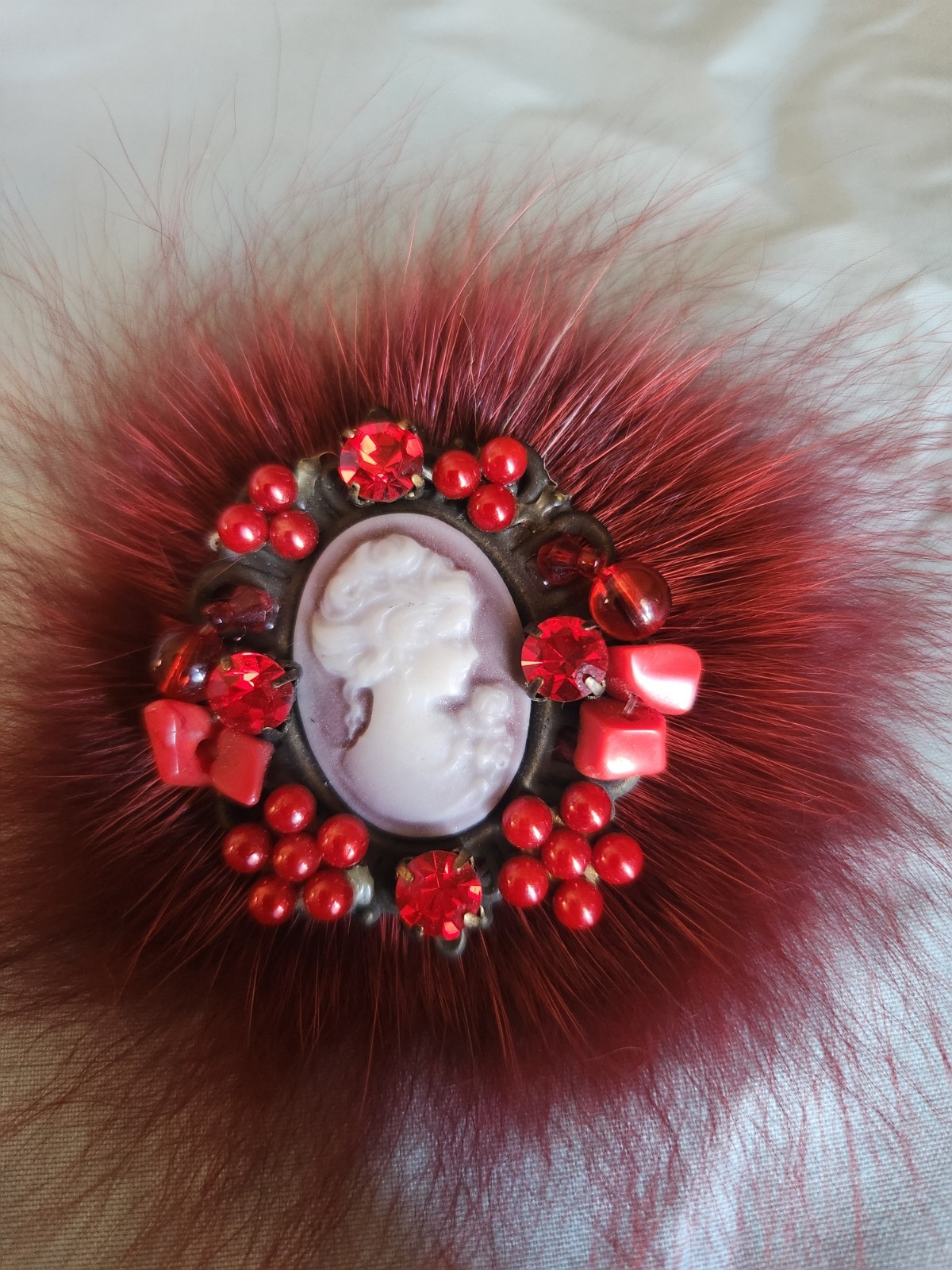 Vintage Style Red Cameo Fur Brooch Statement Pin Faux Fur Rhinestone Lady