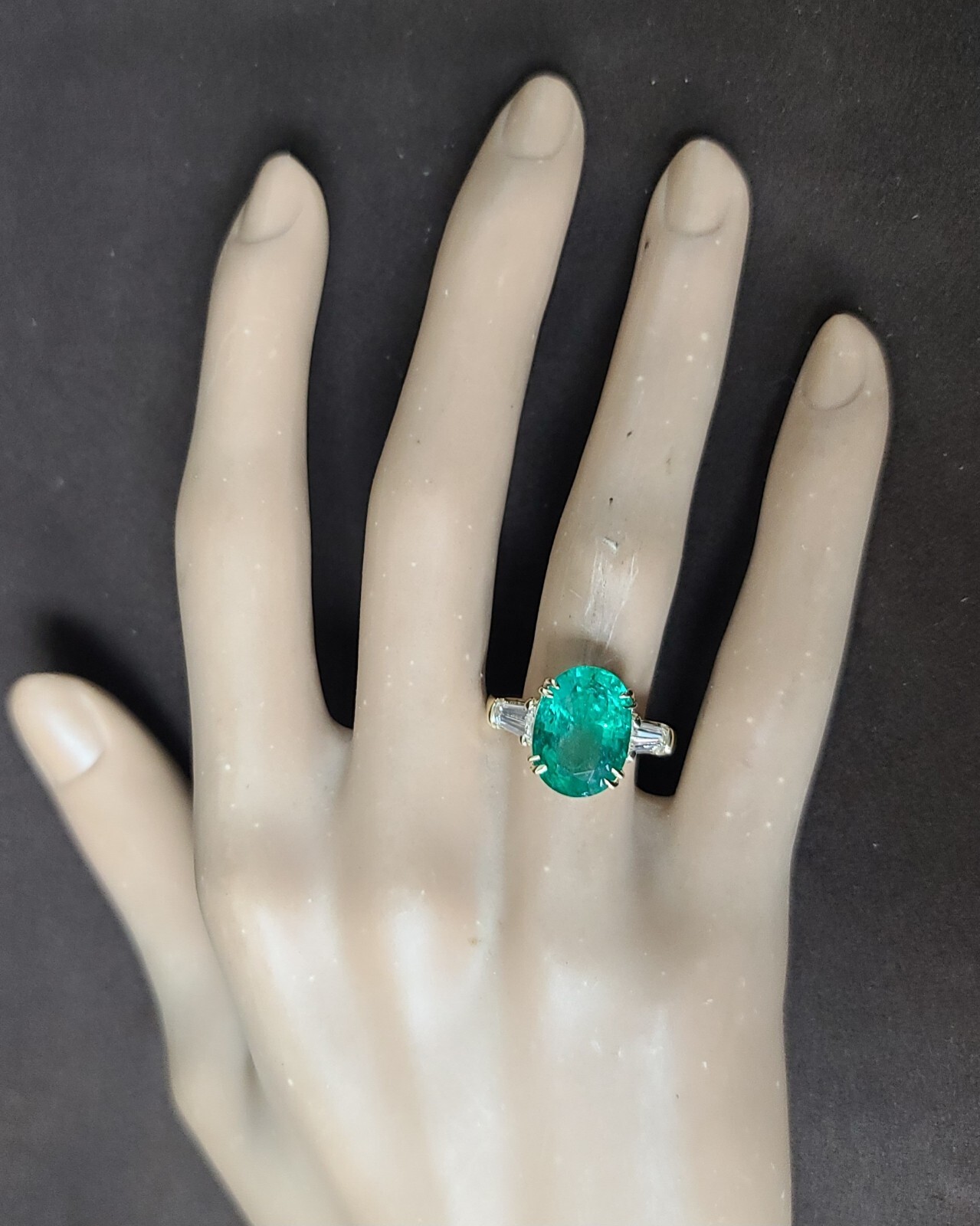 14K Yellow Gold Engagement Ring 5.11CT.Natural Green Emerald Oval Shape GIA Cert