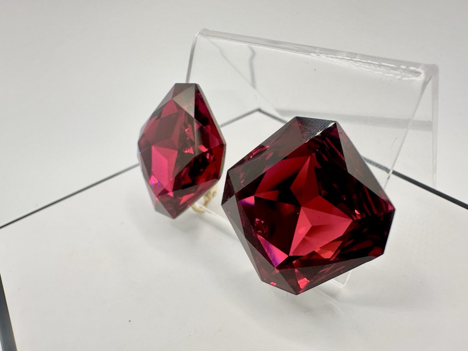VTG Fuchsia Pink Red Crystal? Clip Earrings Gold Tone Runway Designer Rare Read
