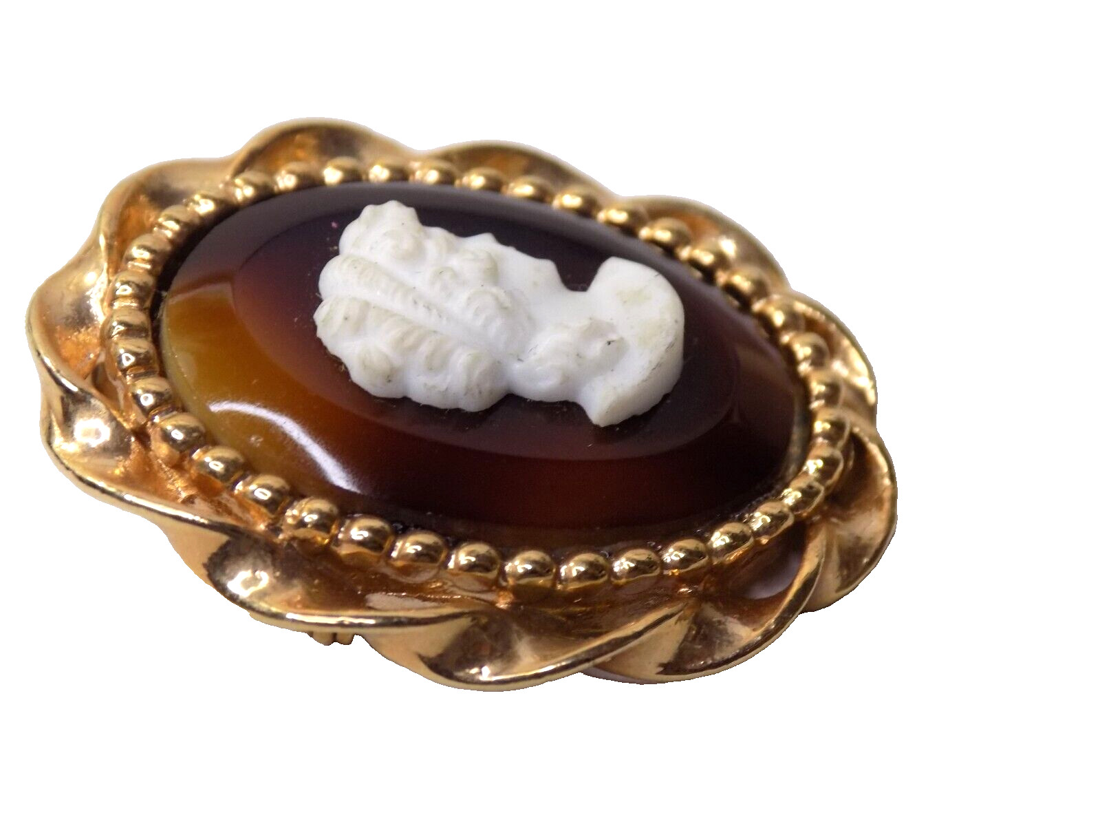 Vintage Emmons Cameo Brooch Gold-tone Brown White Victorian Lady 1-3/8″ Long