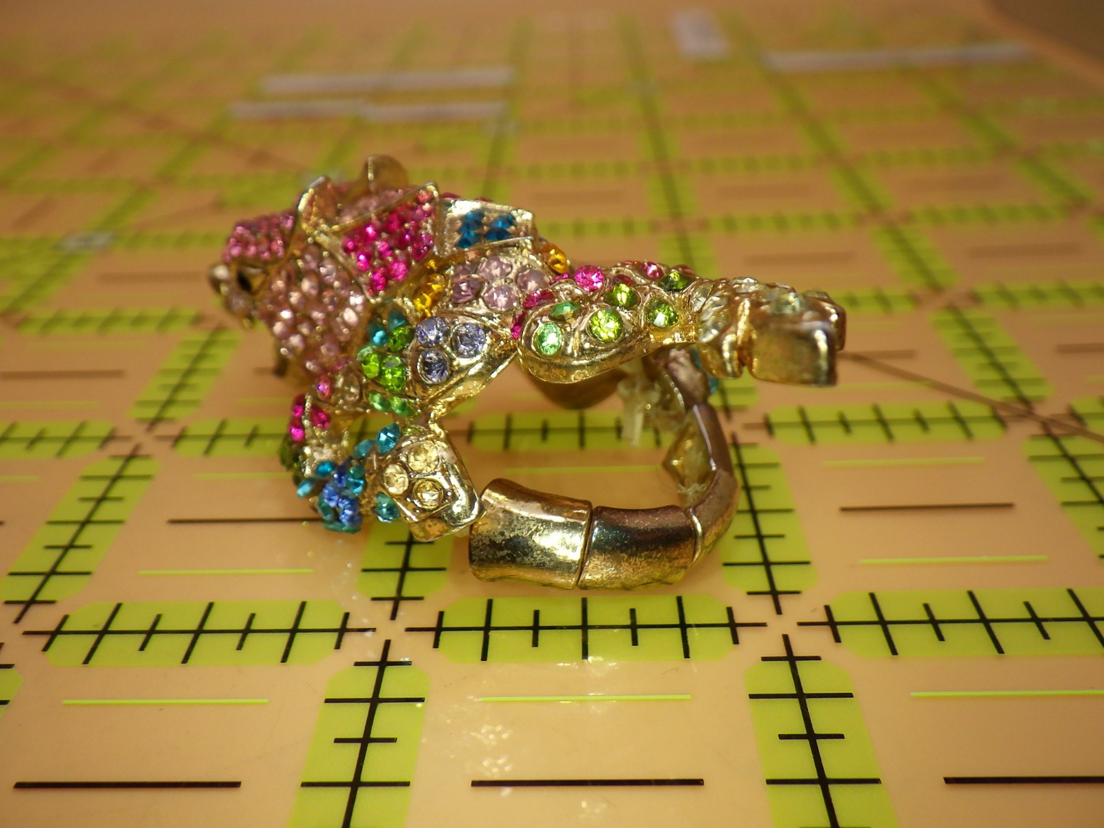Sparkly Dragon Ring Multi-Color Rhinestones Gold Tone Stretch Band US 8-15