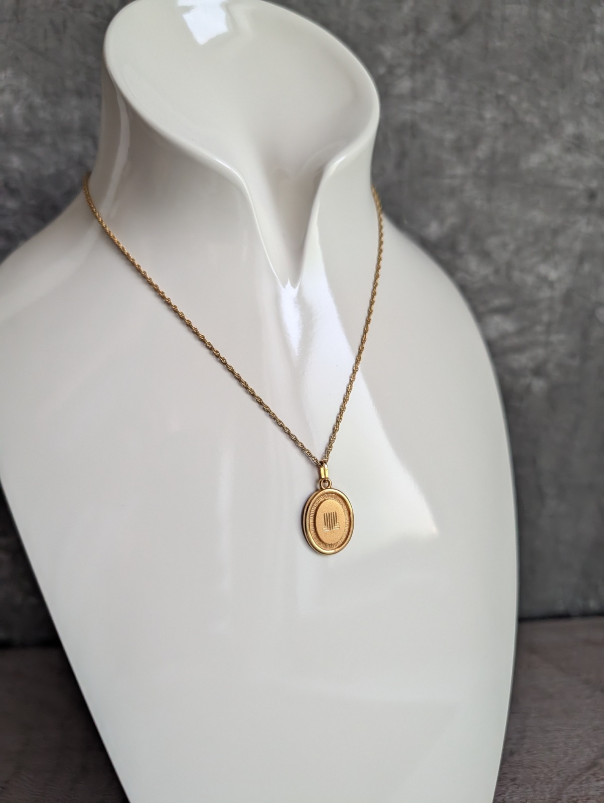 Vintage Lanvin Oval Logo Pendant Necklace Gold Plated 15-17″