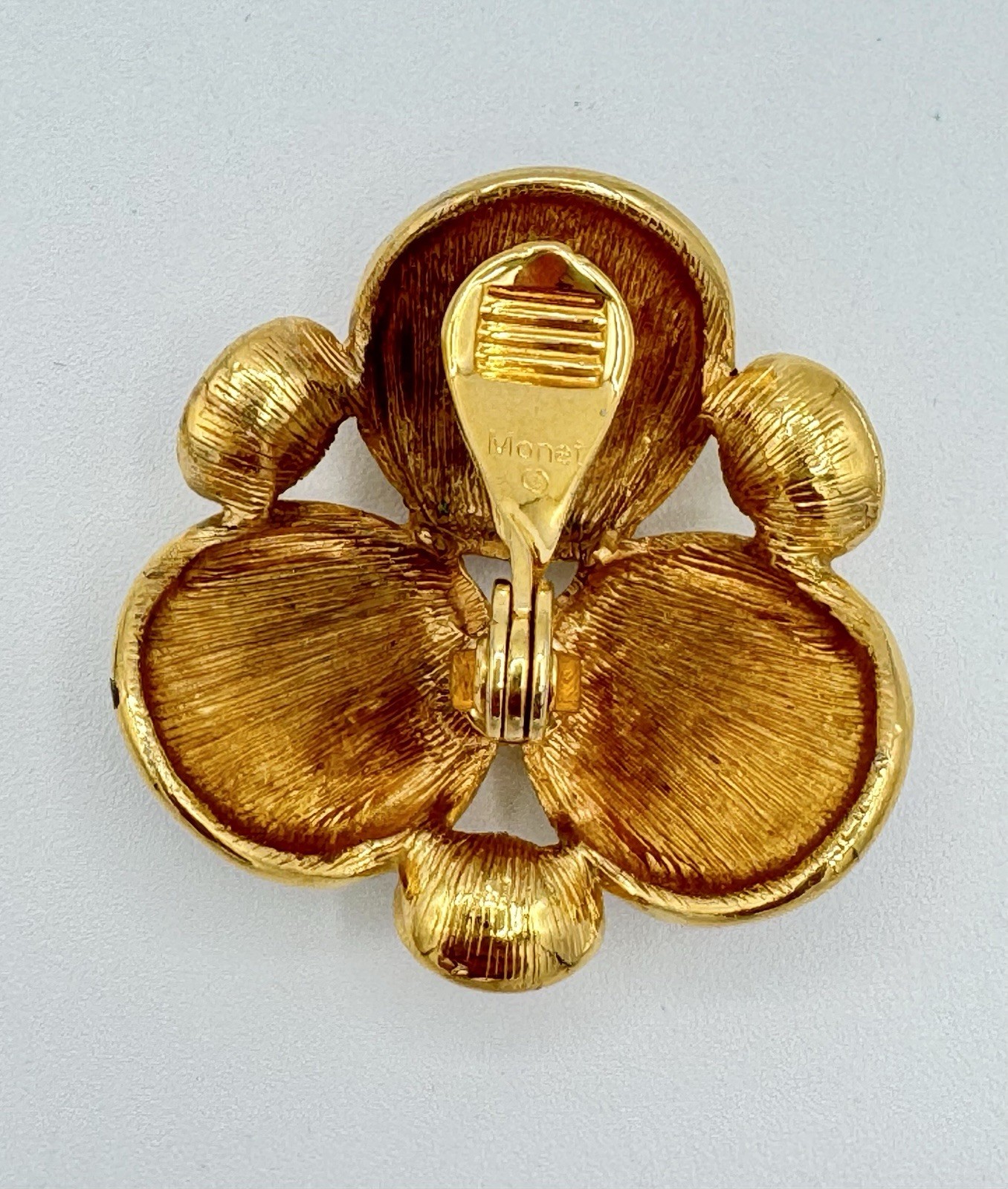 Gorgeous 1980s Monet Signed Gold Tone Gripoix-Style Glass Cabochon Clip Earrings