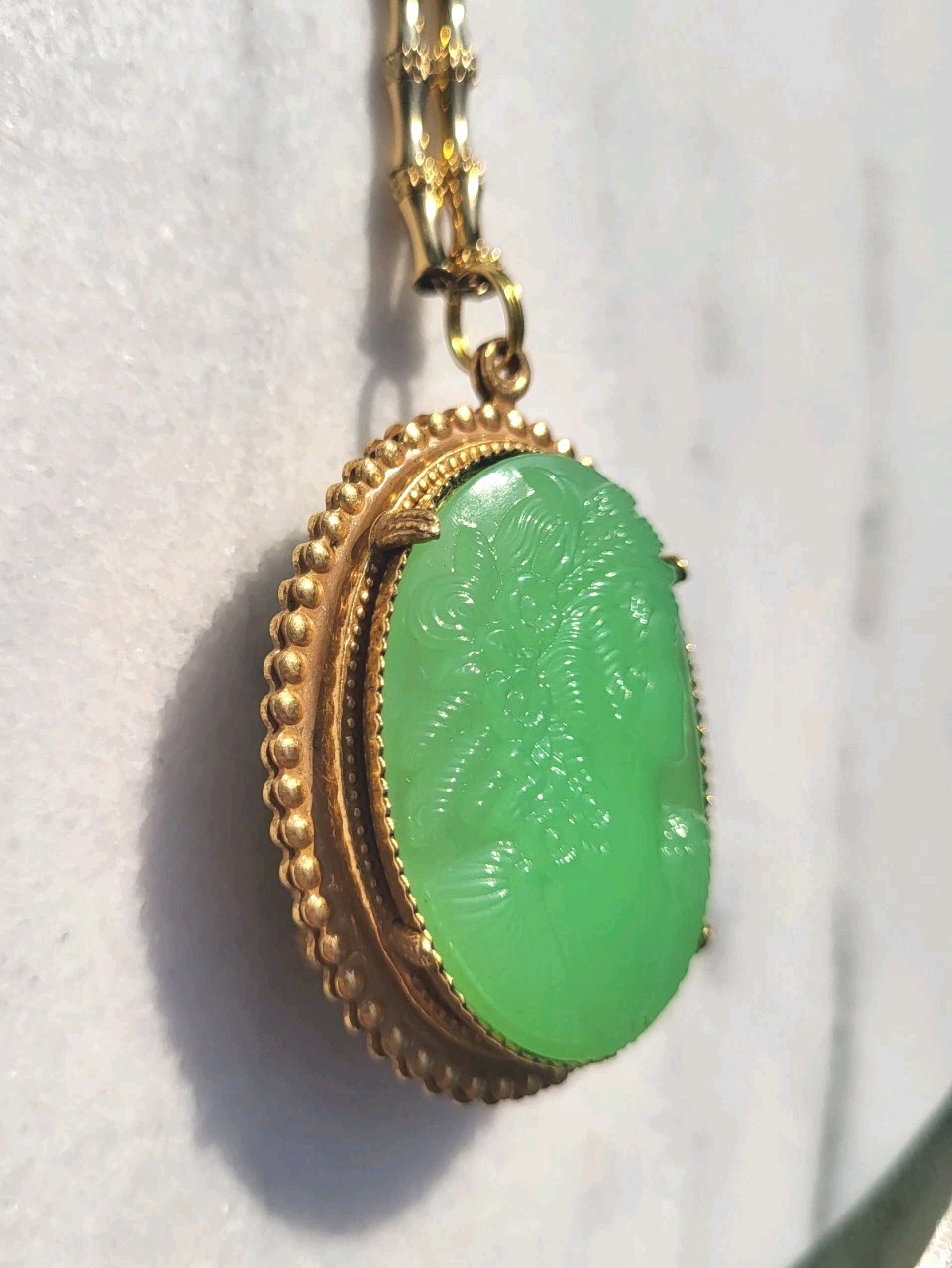 VINTAGE HASKELL 2 LADY CAMEO’S URANIUM GLASS PENDANT MONET BAMBOO NECKLACE OOAK
