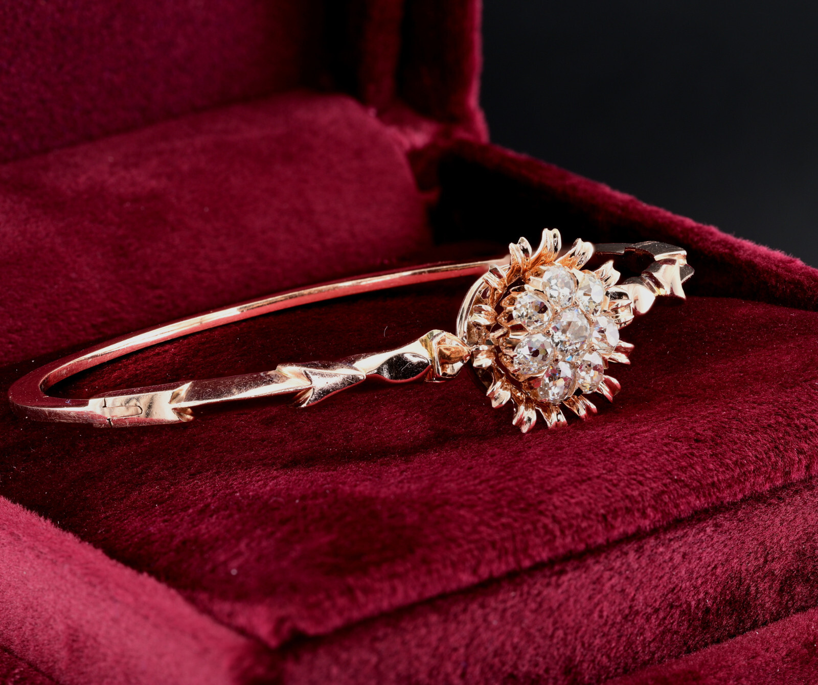 Victorian 2.50 Ct F/G VVS/VS Diamond Daisy Bangle