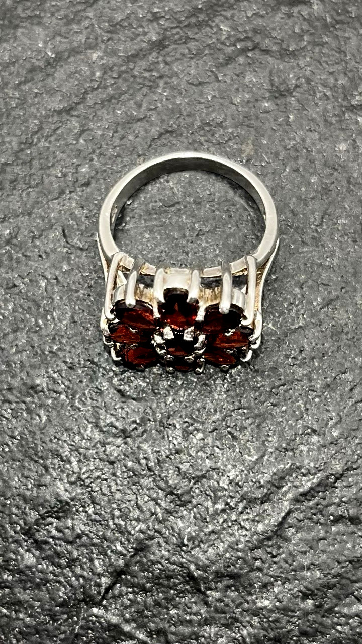 Vintage 925 Sterling Silver Red Garnet Flower Ring Size 7