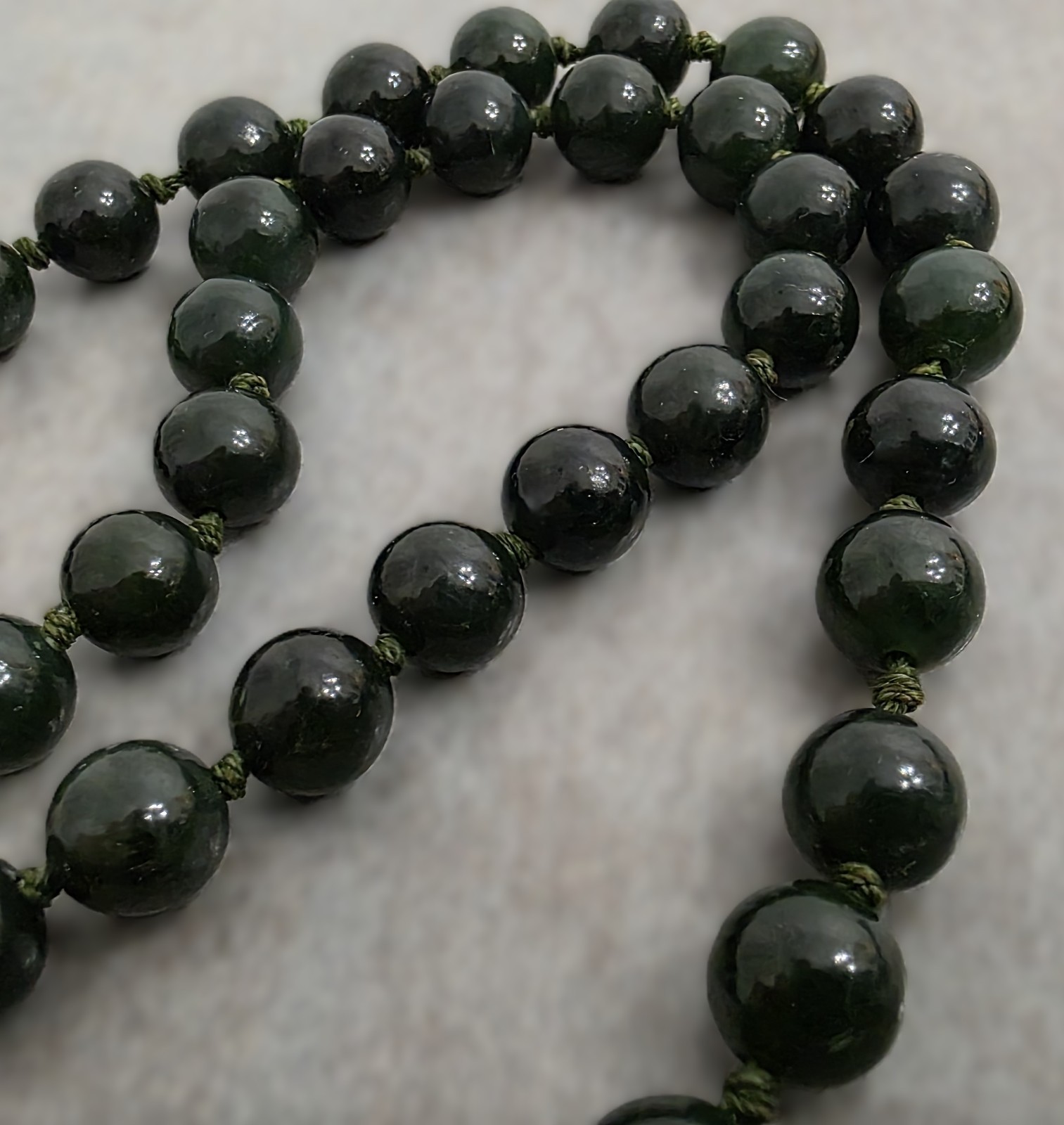 Vintage 18″ Dark Green JADITE JADE 8mm Knotted Beaded Necklace