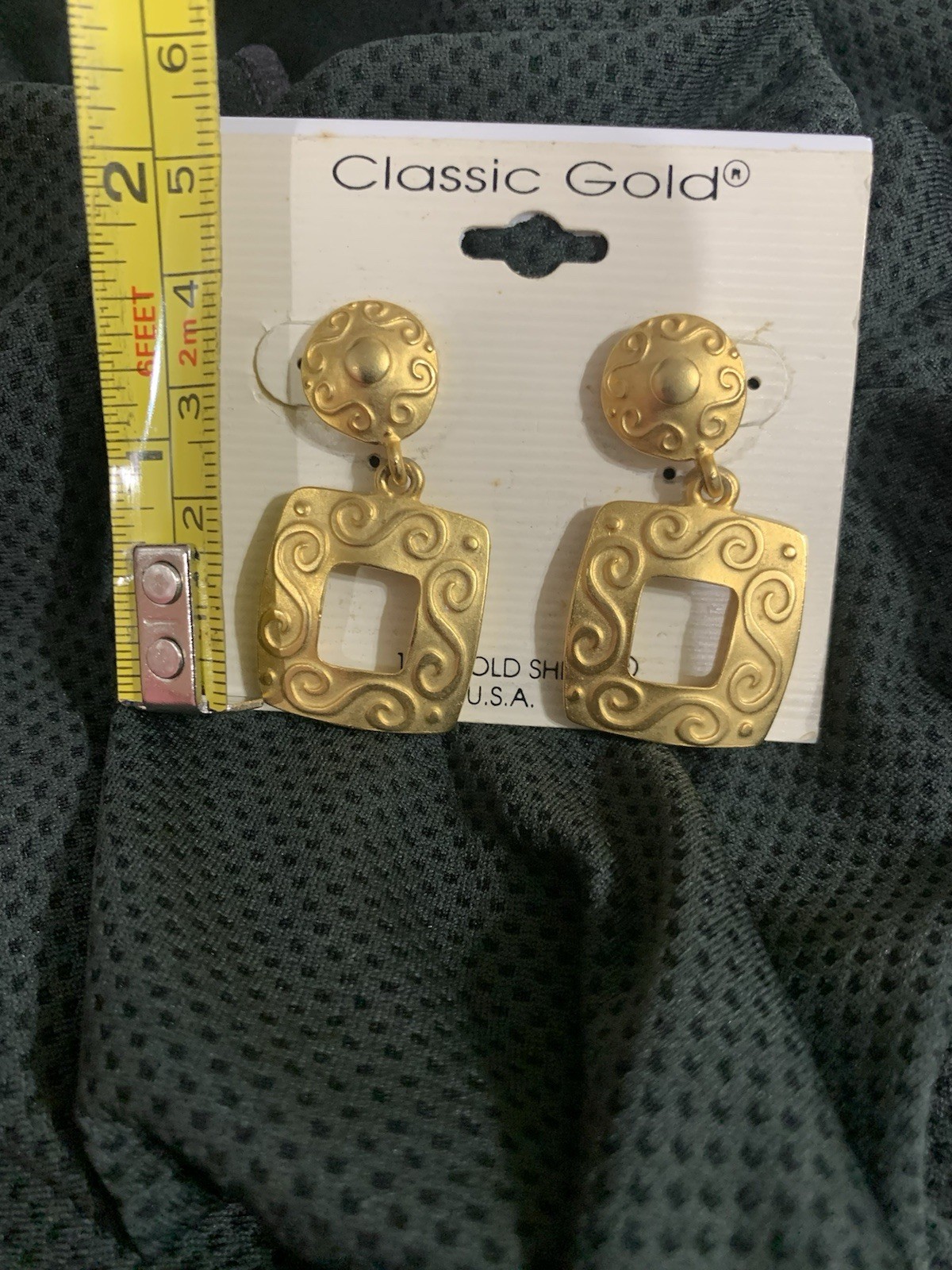 Vintage Classic Gold Square Dangle Pierced Earrings 14K Gold Shield
