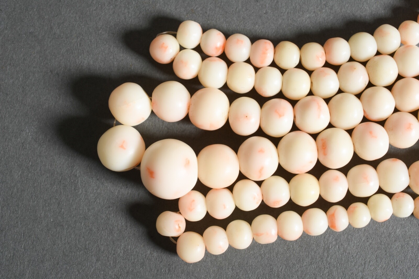 Vintage graduated Genuine Natural Angel skin Coral necklace !