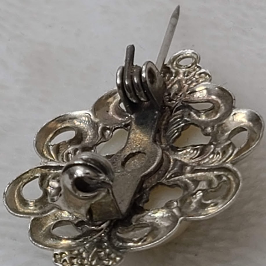 Vintage 60s-80s Brooch Pin Faux Pearl Oval Cabochon Ornate Silver Tone Filigree
