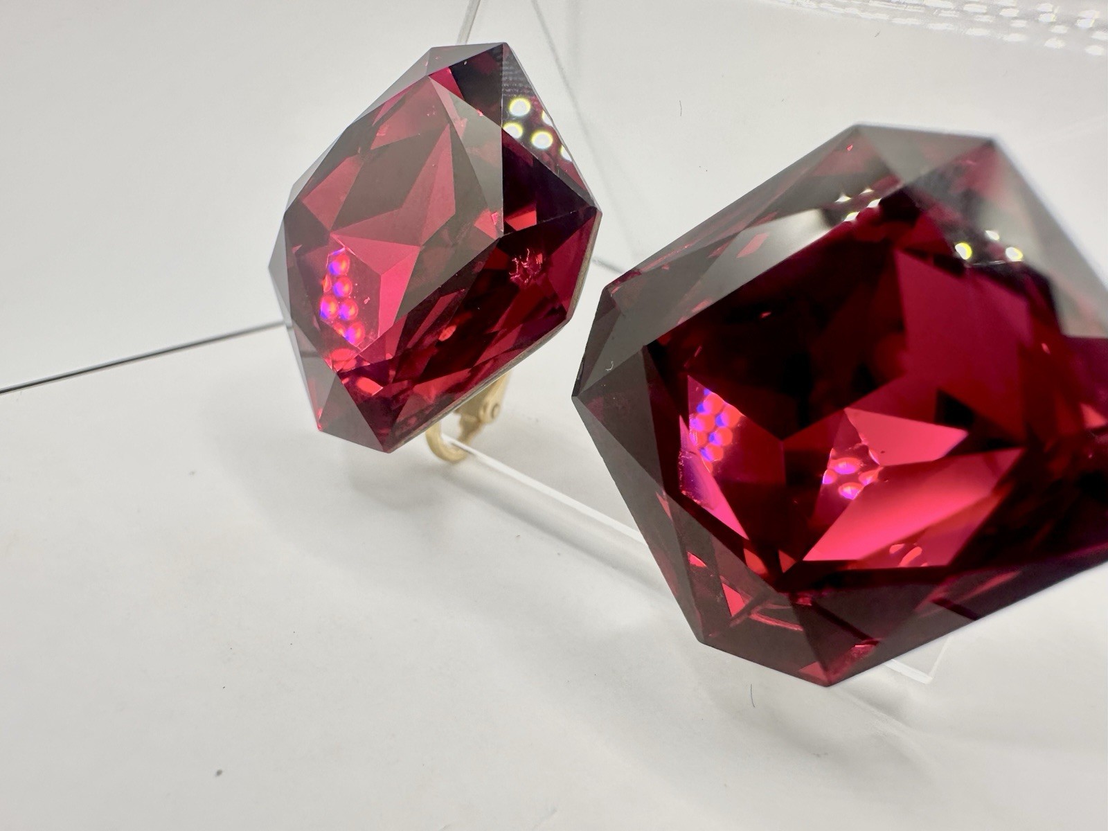 VTG Fuchsia Pink Red Crystal? Clip Earrings Gold Tone Runway Designer Rare Read