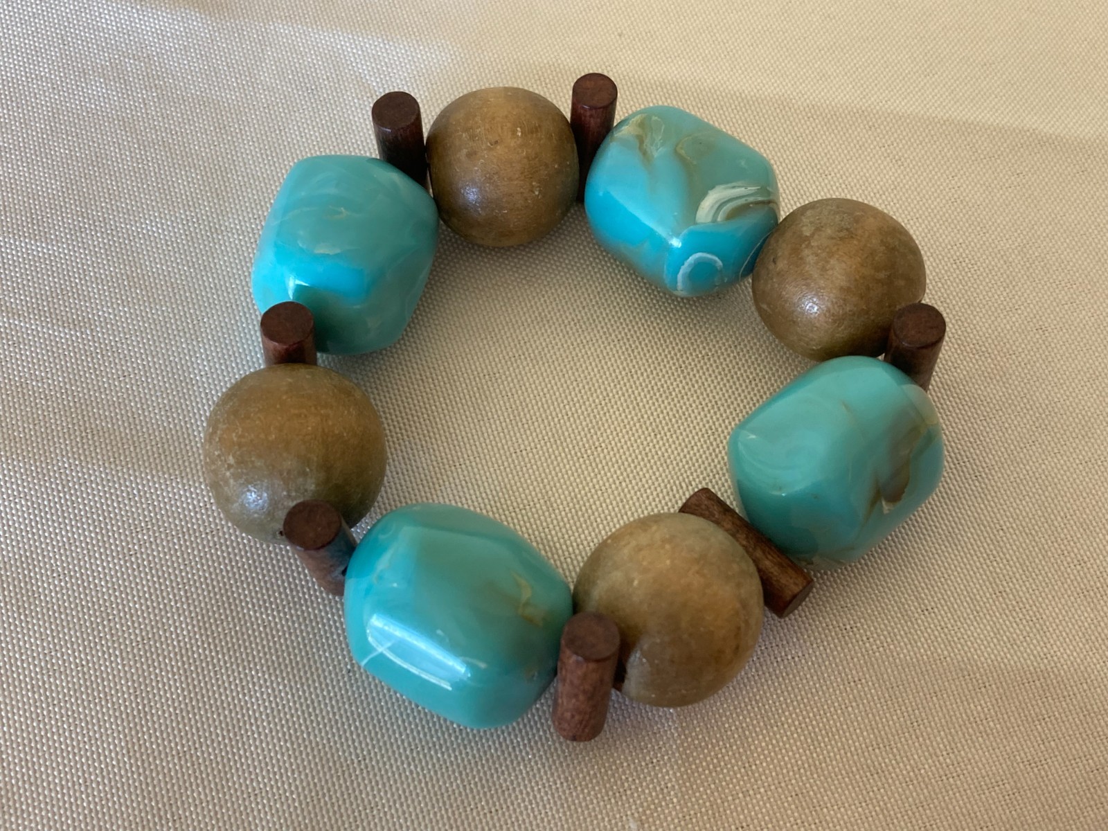 Vintage Large Faux Turquoise Lucite and Wood Bear Stretch Bracelet – 6″