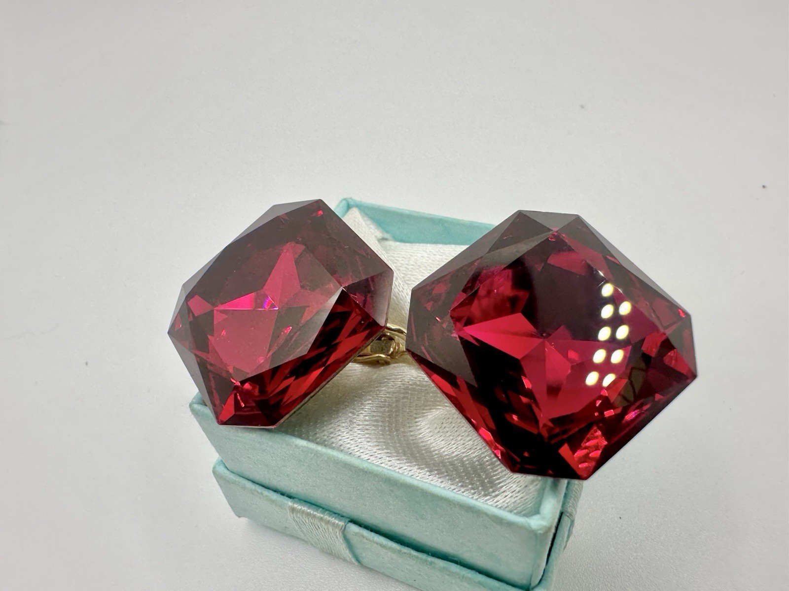 VTG Fuchsia Pink Red Crystal? Clip Earrings Gold Tone Runway Designer Rare Read