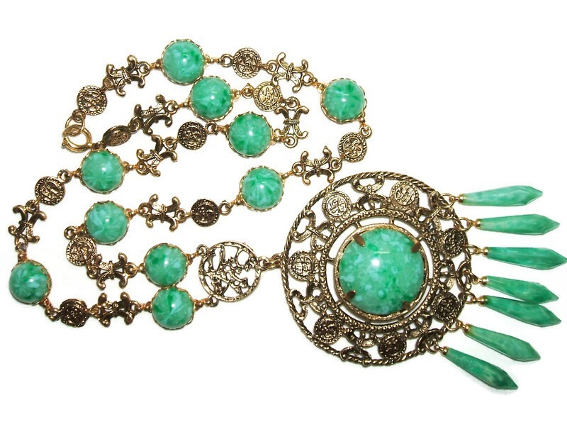 Vintage GOLDETTE GREEN PEKING GLASS ASIAN Influence NECKLACE Please READ Pics
