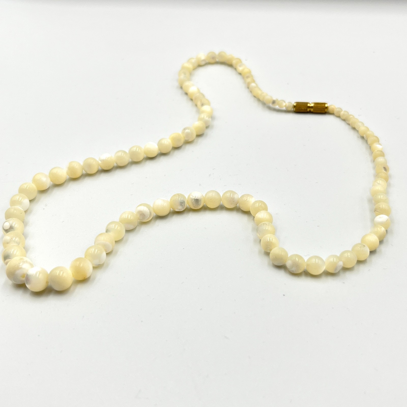 Vintage Mother of Pearl Graduated Bead Strand Necklace Creamy Iridescent 24″