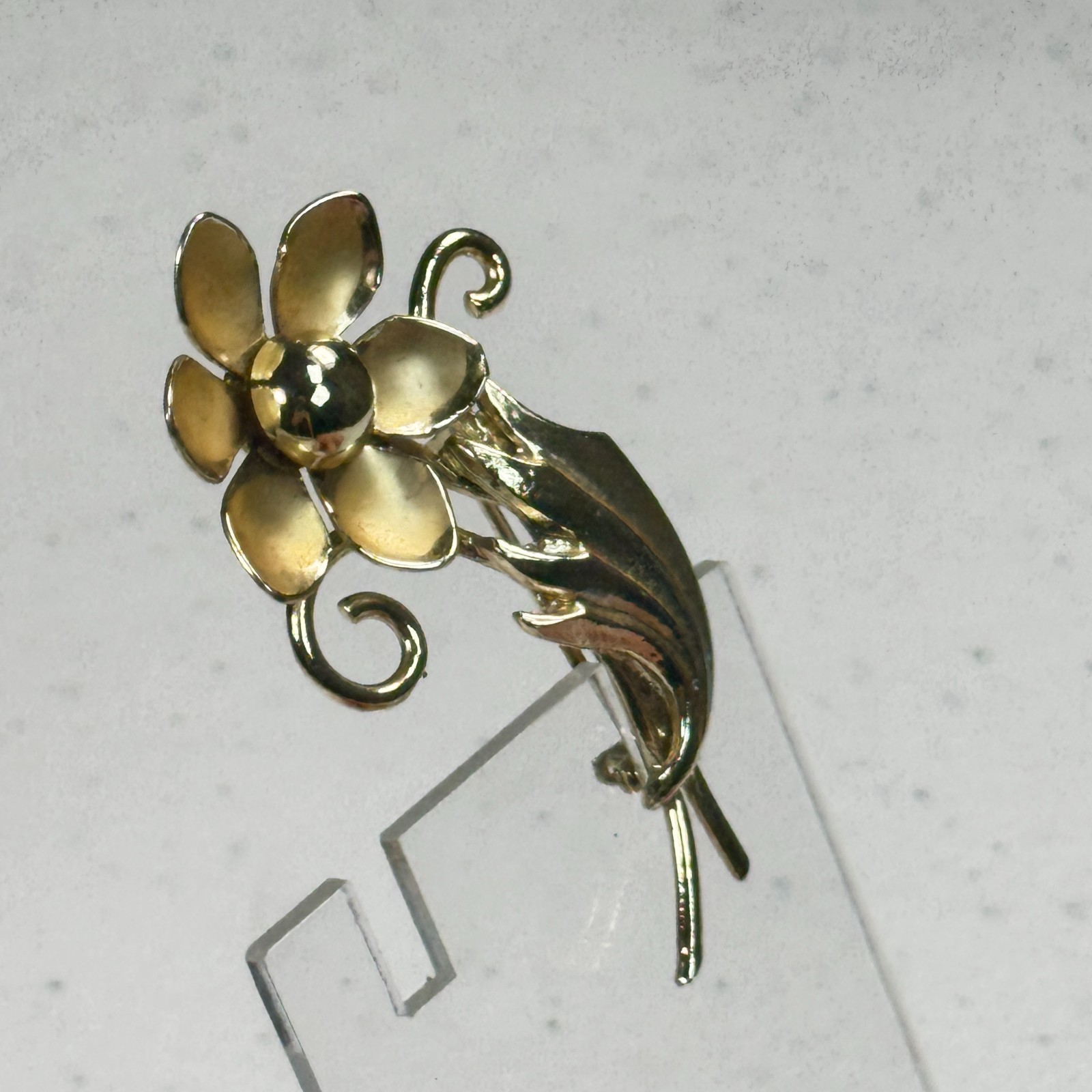 Vintage Brooch Gold Tone Flower Floral Bloom Stem Scroll Leaf Nature Garden Pin