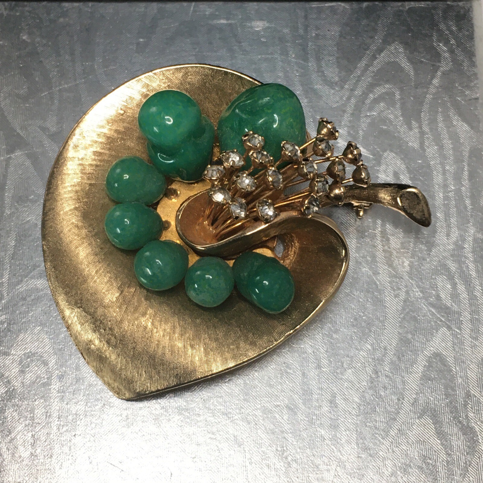 Vtg Flowering Grapes Brooch 2.25″ Poured Green Glass Crystal Stamens Heart Leaf