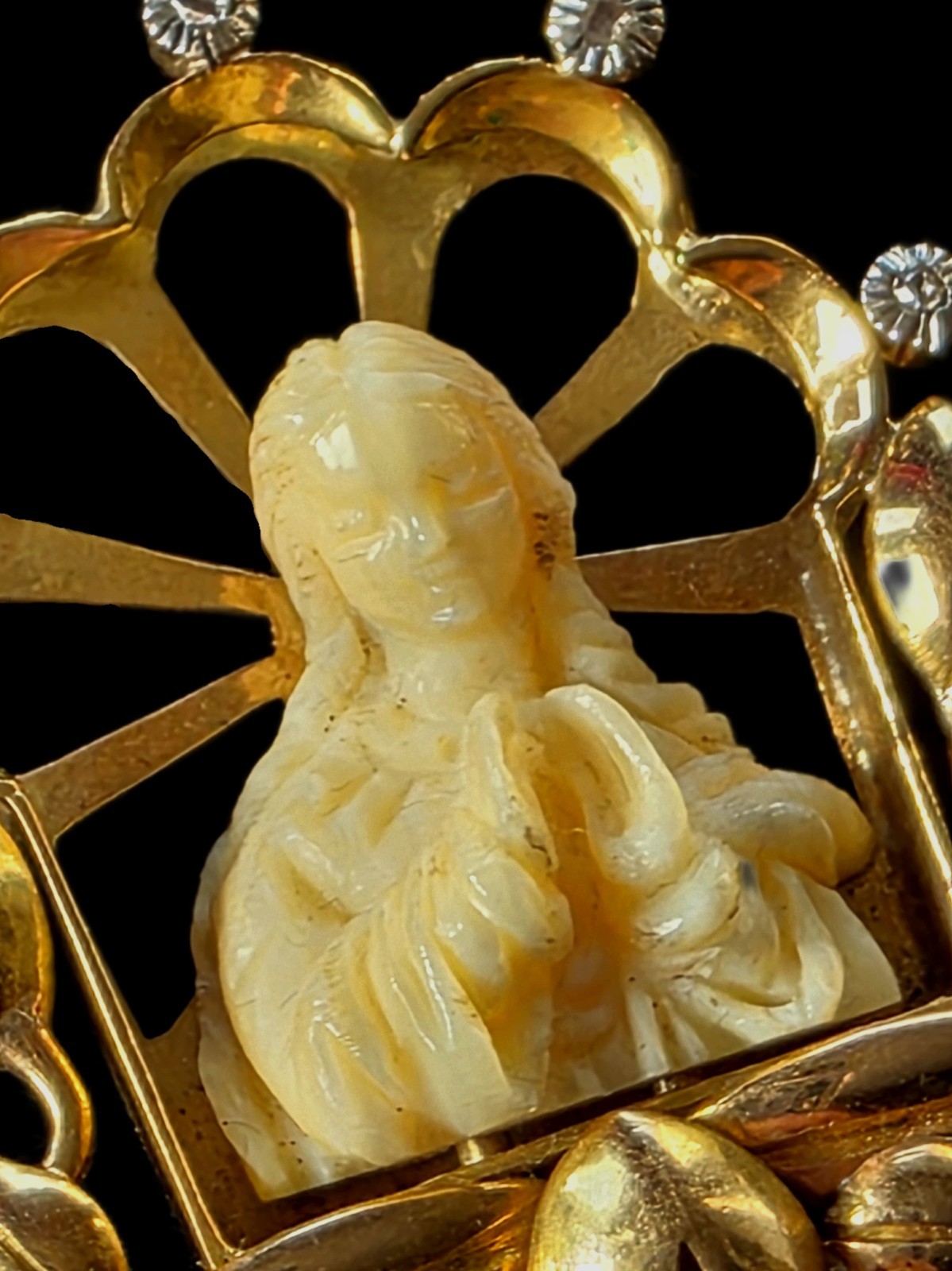 Fine Antique 18K 18CT Art Deco Gold Religious European Virgen Mary Pendant