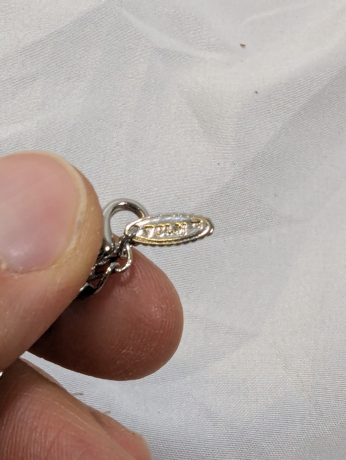 VOLM Brand Silver Colored White Cream & Purse Shaped Stash Pendant Necklace KEA1
