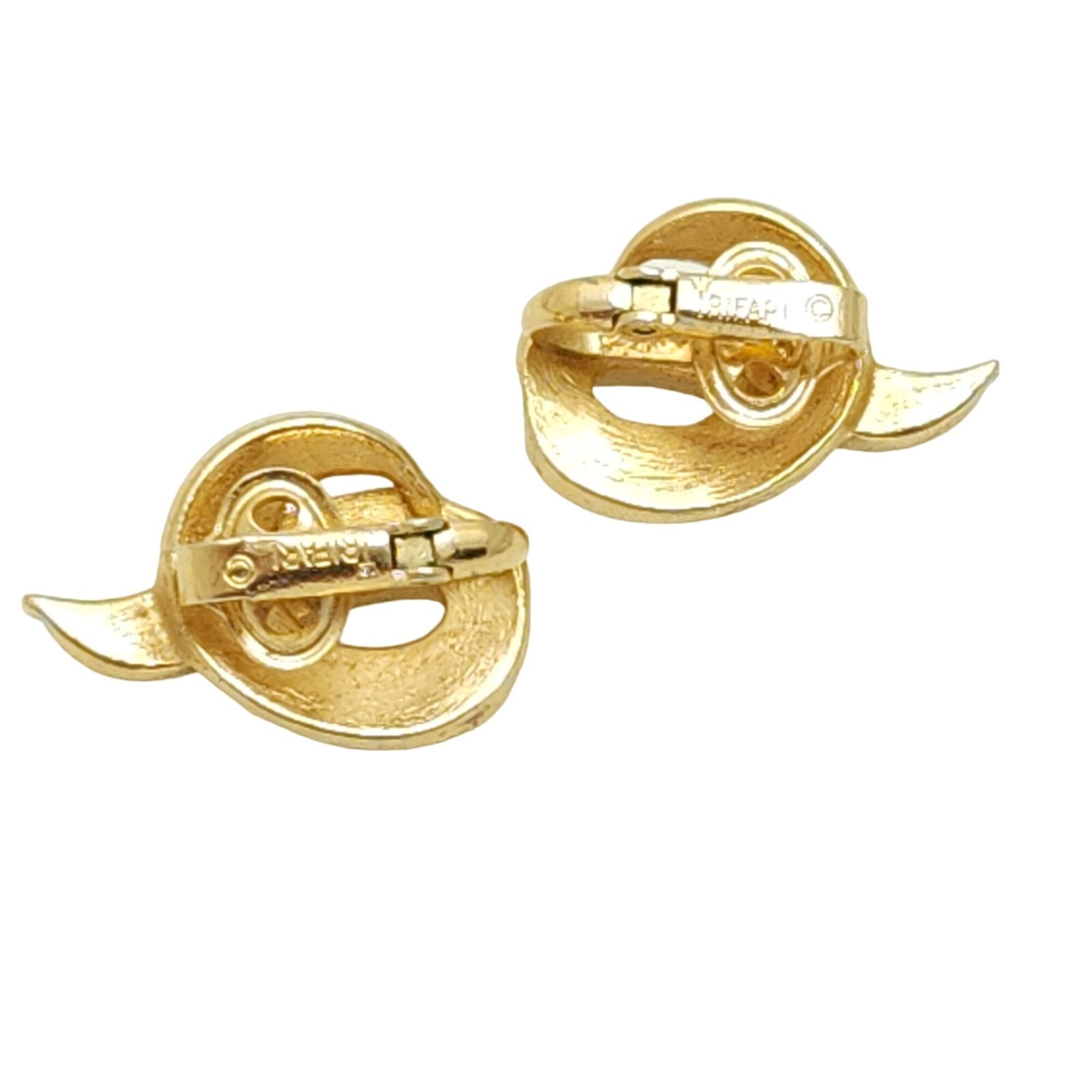 Vintage Crown Trifari Clip On Earrings Brushed Gold Tone Swirl Ribbon Signed
