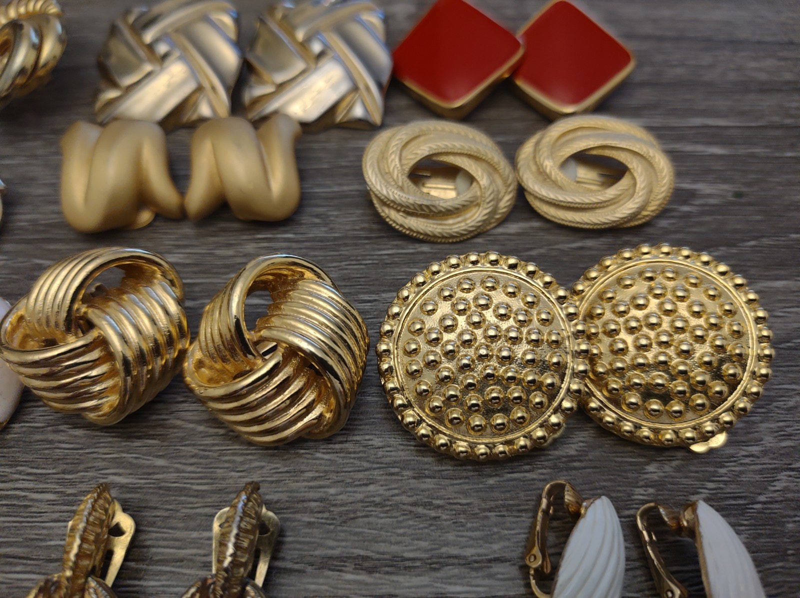 Estate Lot Costume Fashion Clip On Earrings Lot 20pr Mod Gold Tone Pretty Mix