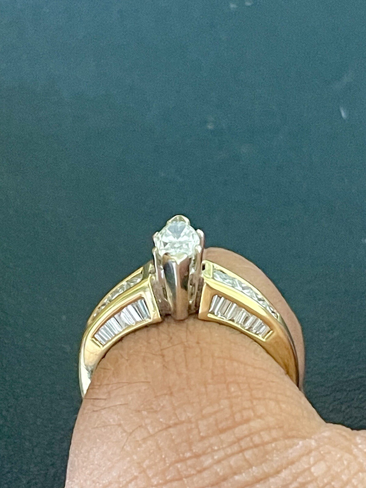 18KT Yellow Gold 1.32CTW Diamond Engagement Ring. Size 8(F192)
