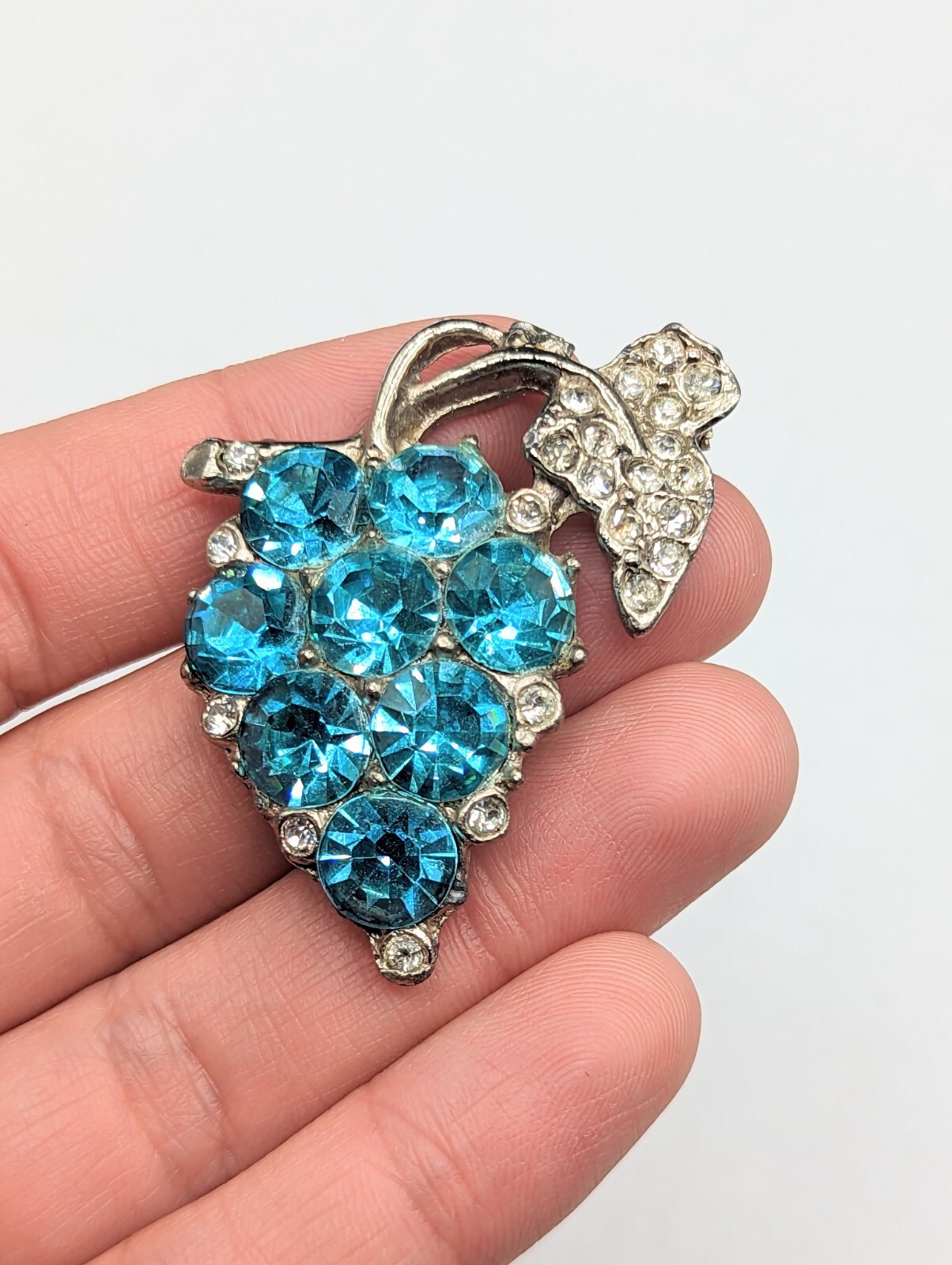 Vintage Aqua Blue Rhinestone Silver Tone Pot Metal Grapes Fruit Brooch Pin