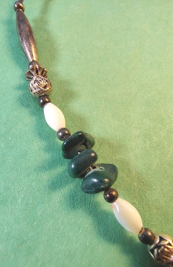 Vintage MALACHITE & MOTHER OF PEARL STONES Beaded Choker Necklace in Silver Tone