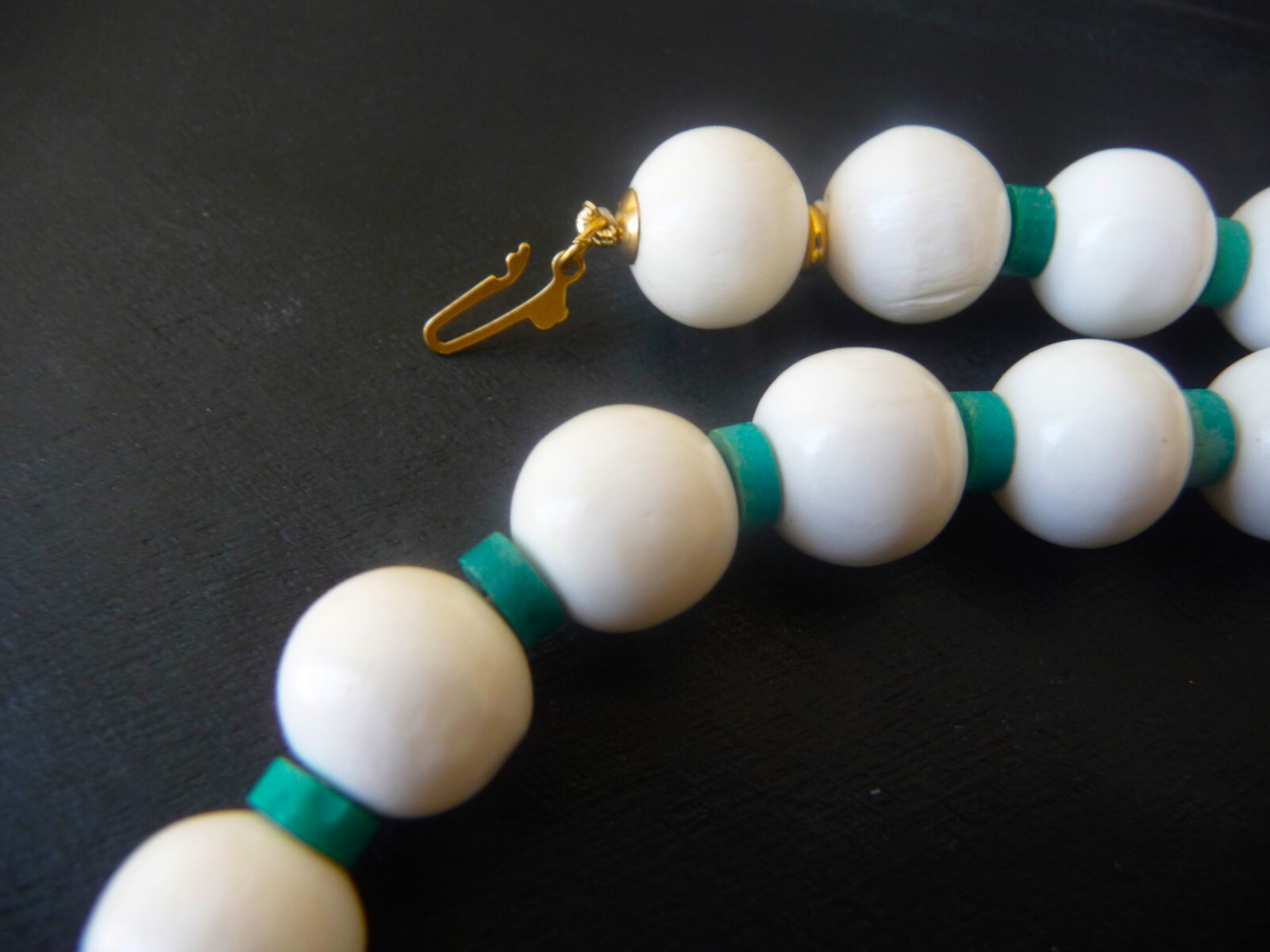 GORGEOUS VINTAGE 14K GENUINE WHITE CORAL TURQUOISE BEADED STATEMENT NECKLACE!