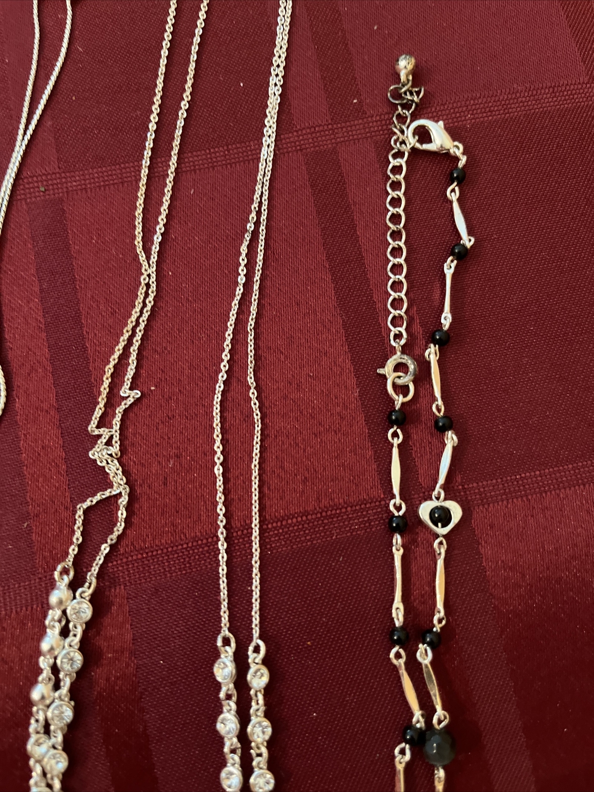 ❤️VTG LOT OF 5 NECKLACES. 2 ARE AVON & OTHERS UNBRANDED. VERY NICE❤️