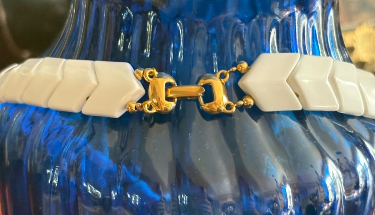 Rare Vintage Signed Napier White Thermoset & Gold-Tone Chevron Statement Choker