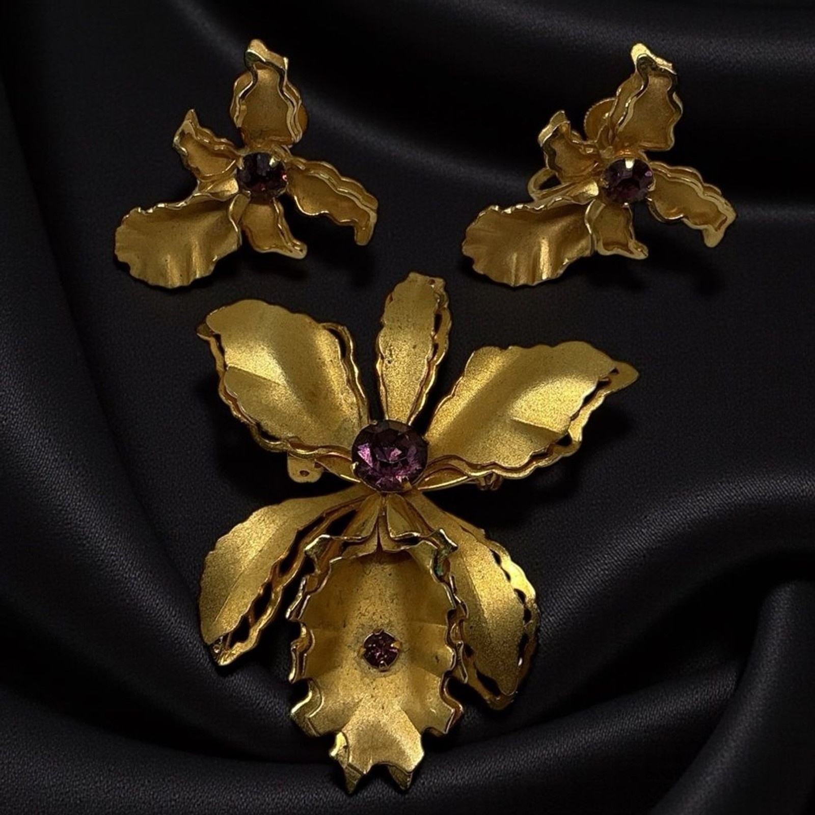 Vintage Bugbee & Niles Gold Tone Purple Rhinestone Orchid Brooch & Earring Set