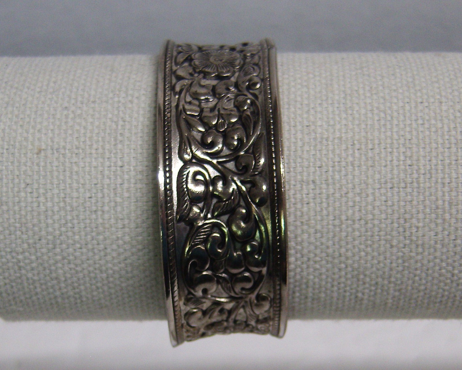 Vtg Relif Work Pewter Floral Design Cuff Bracelet 2.5″ x 3/4″