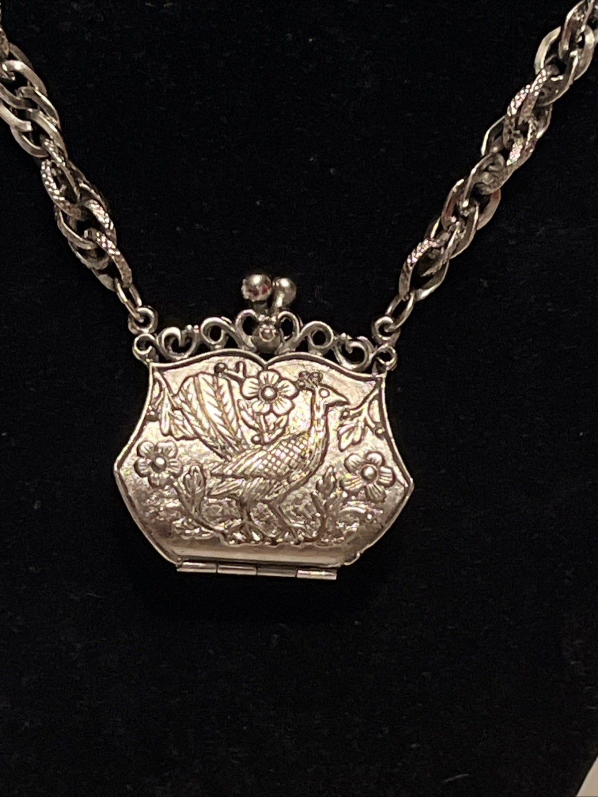 Vintage Beautiful Silver Tone Purse Locket Pendant Hinged Necklace Peacock 16.5”