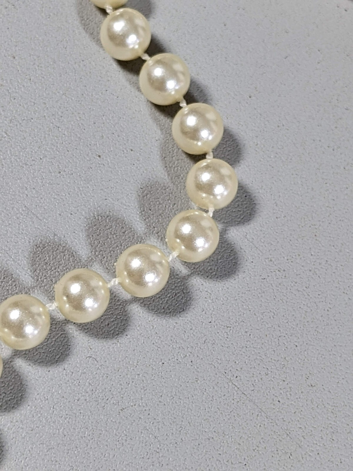 Vintage Ivory Color Faux Pearl Acrylic 8mm Beaded Necklace 17.5 in