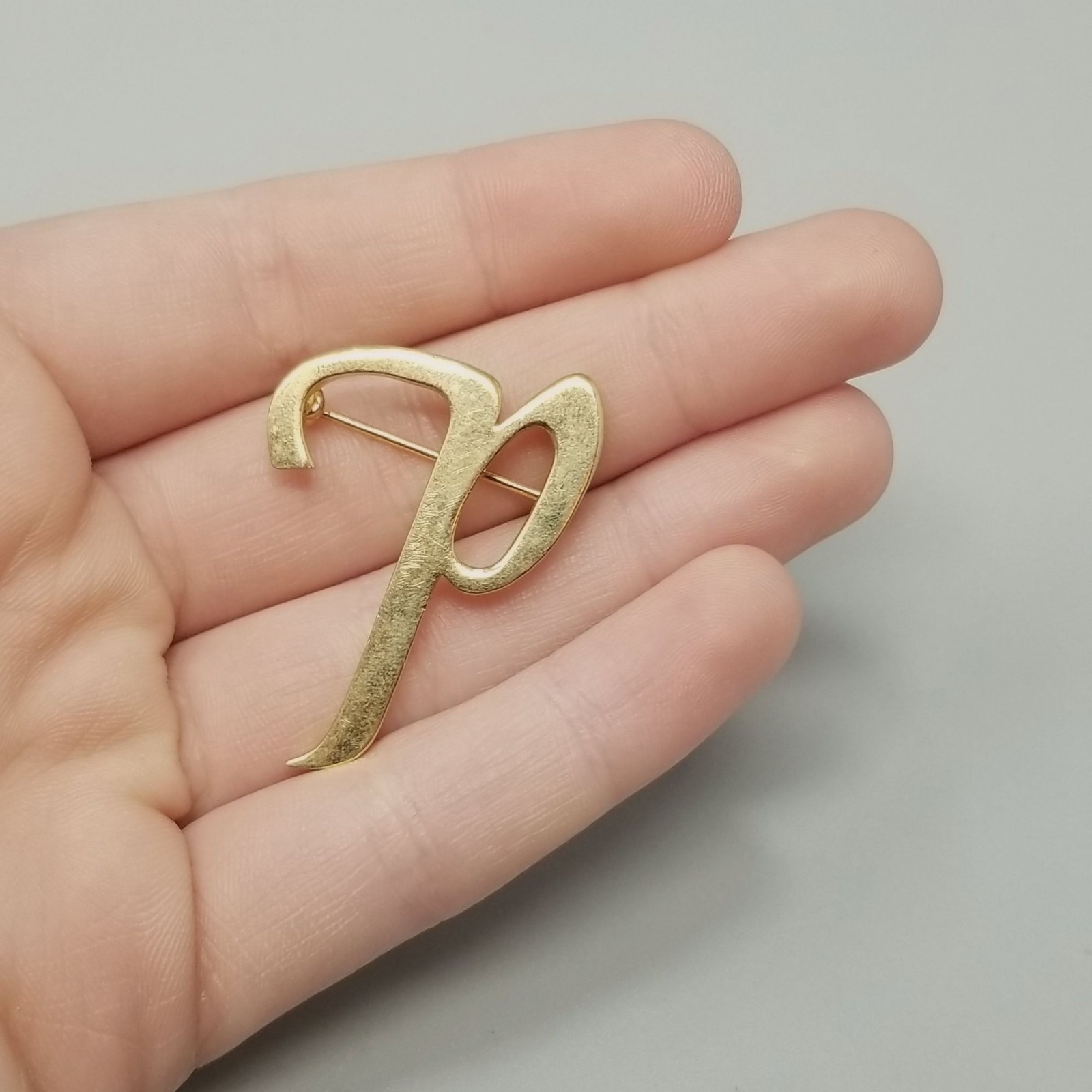 Vintage Letter P or D Monogram Brooch Gold Tone Letter Initial Lapel Pin