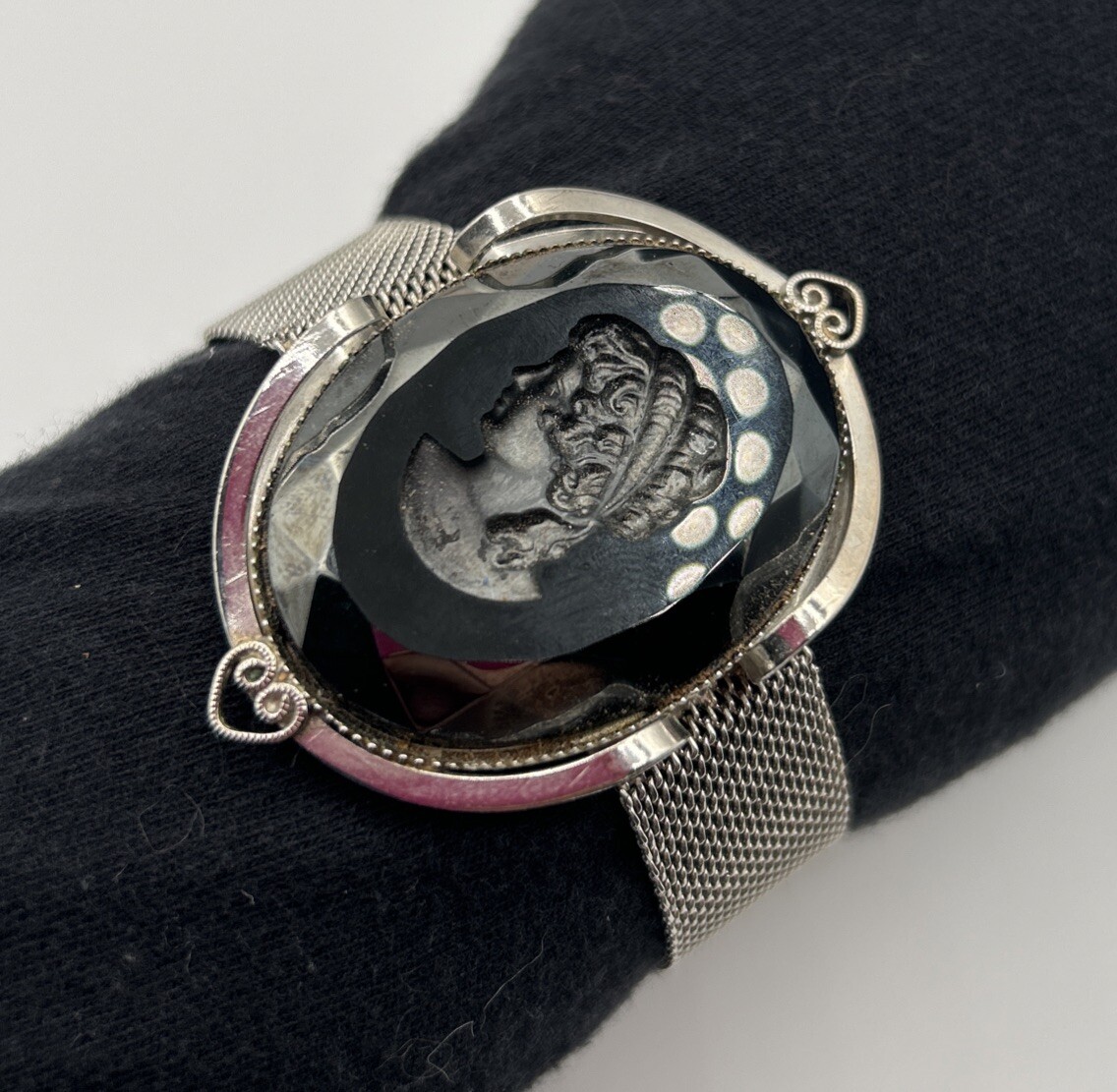 Vintage Reverse Cameo Silver Tone Clasp Bracelet W/ Safety Chain