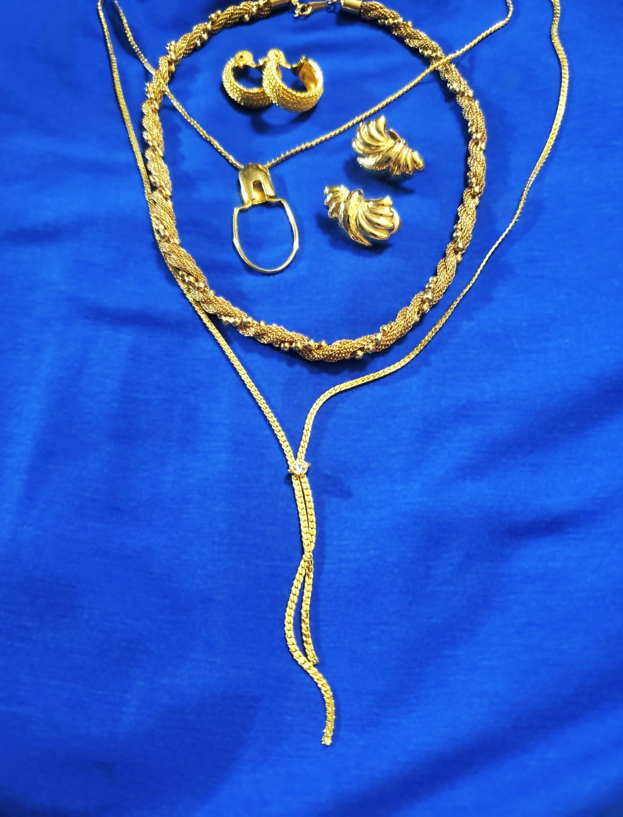 Mixed Lot 5 Pieces * Monet * Avon * Goldette *3 Necklaces*2 Sets of ER