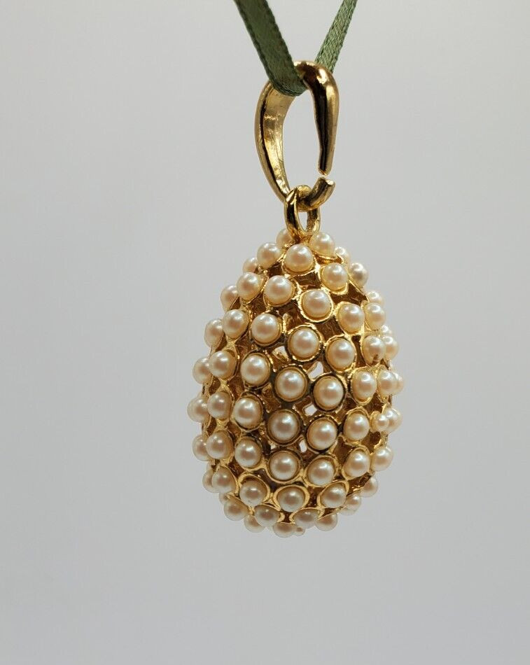 vtg Gold Tone Faux Pearls Egg Shaped 2.25″ (From Bail to Bottom) Pendant ne04