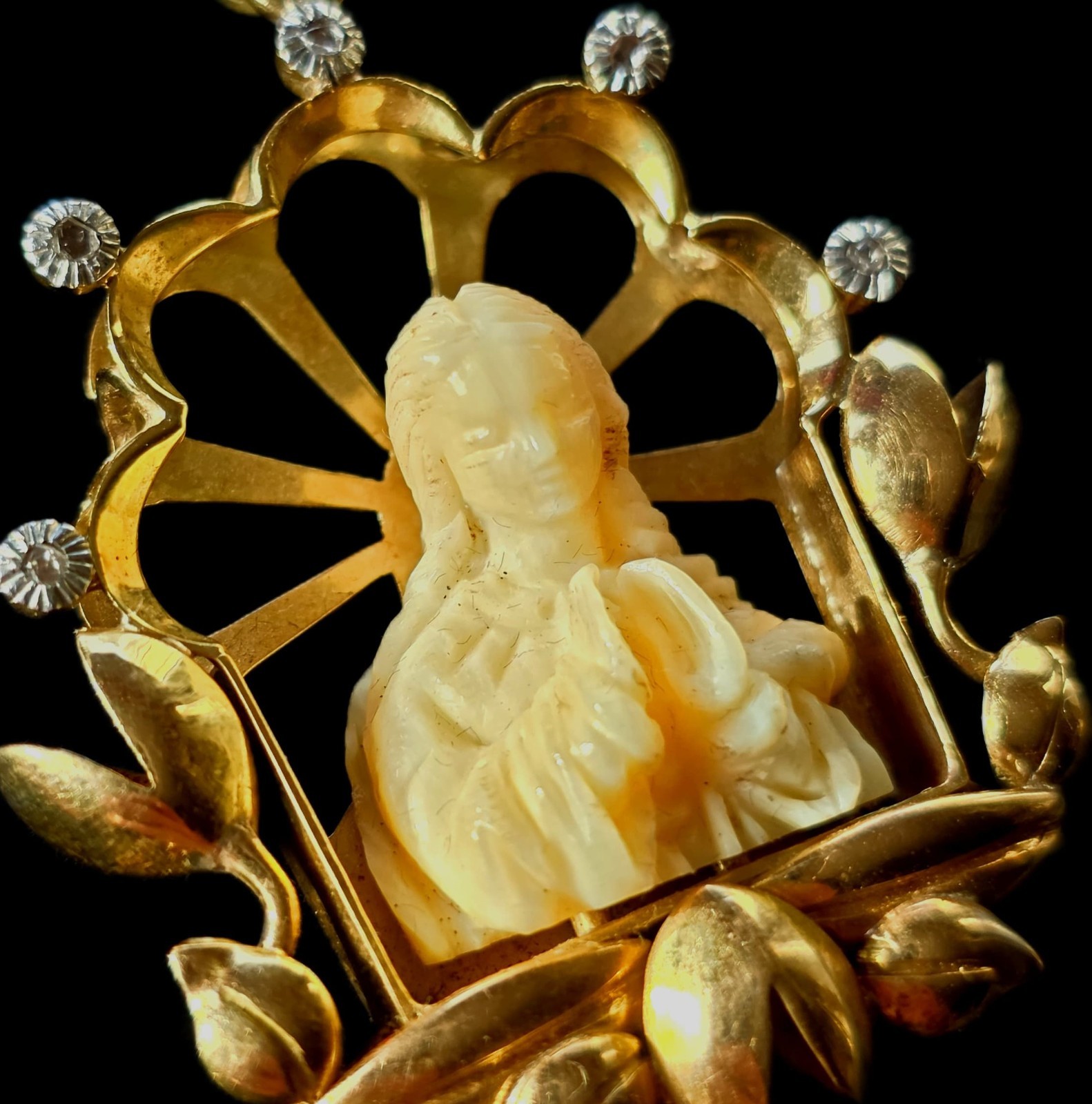 Fine Antique 18K 18CT Art Deco Gold Religious European Virgen Mary Pendant