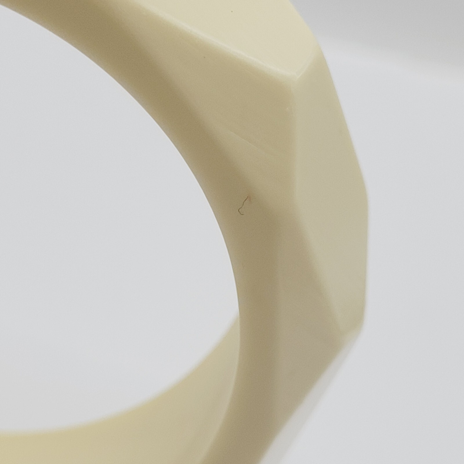 Vanilla Cream Off White Odd Angle Facet Acrylic Chunky 1980s Bangle Bracelet