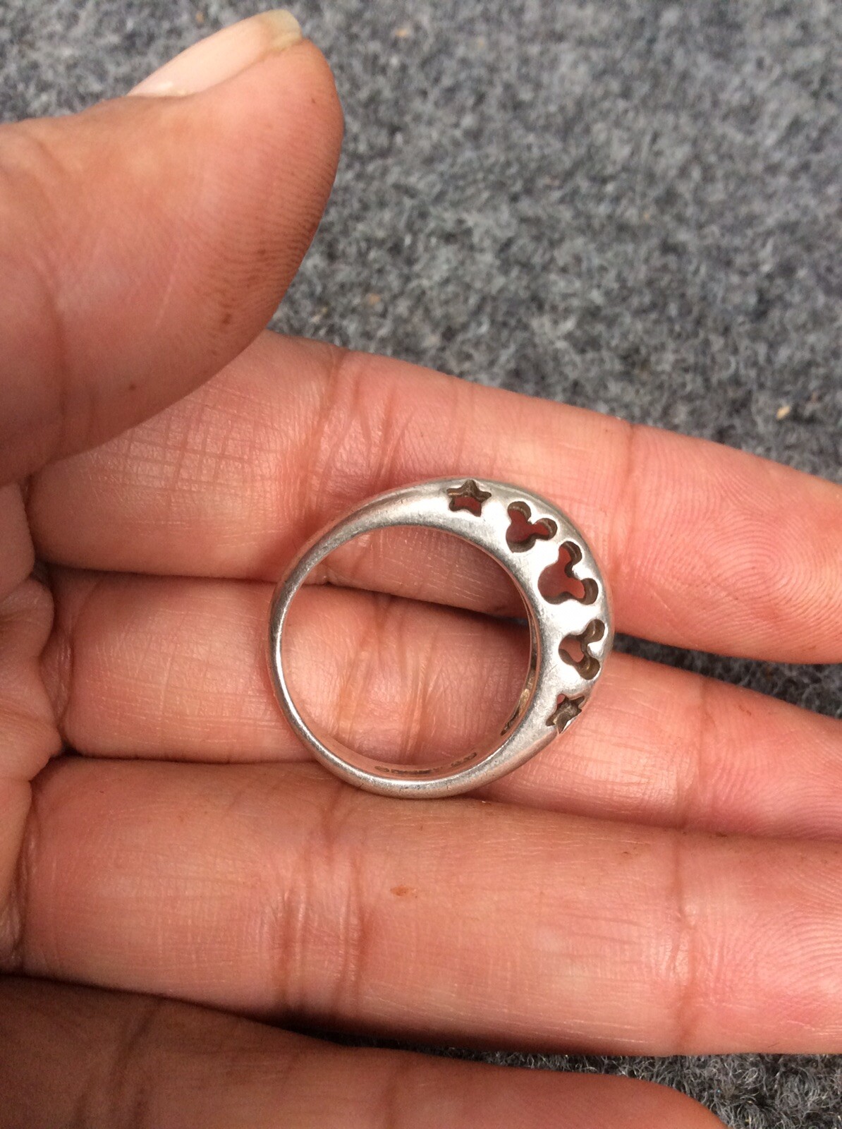 Beautiful Disney sterling Silver 925 micky mouse cutout ring size 8