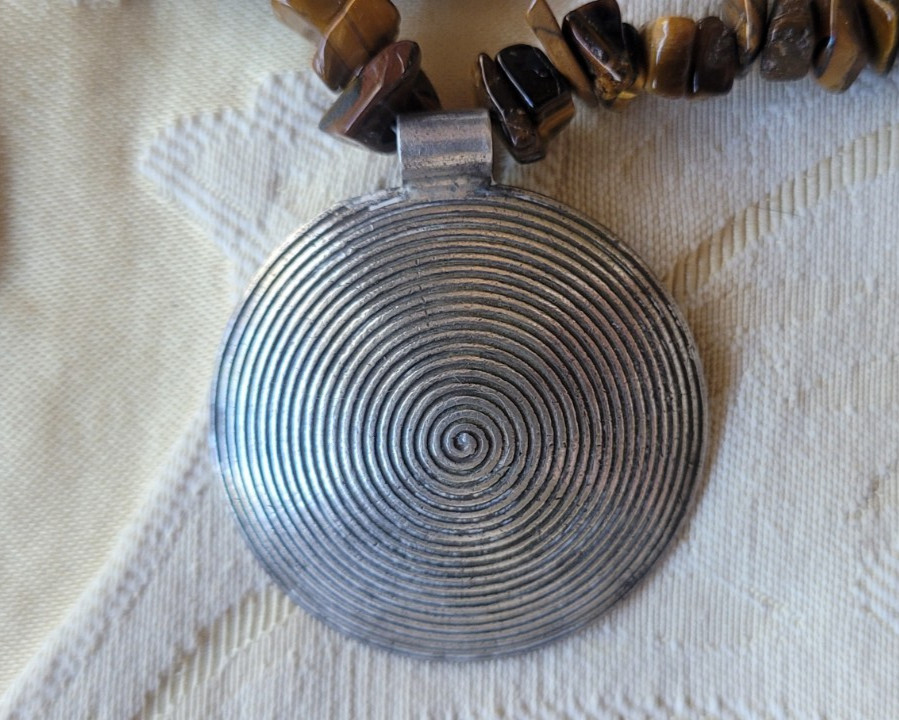 VINTAGE STERLING SILVER 925 PENDANT AND TIGER EYE 18″ DOUBLE STRAND NECKLACE