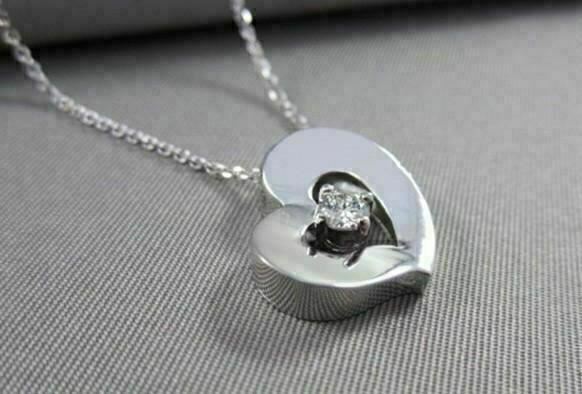ESTATE 0.35CT DIAMOND 14KT WHITE GOLD SOLITAIRE HEART PENDANT & CHAIN #6921