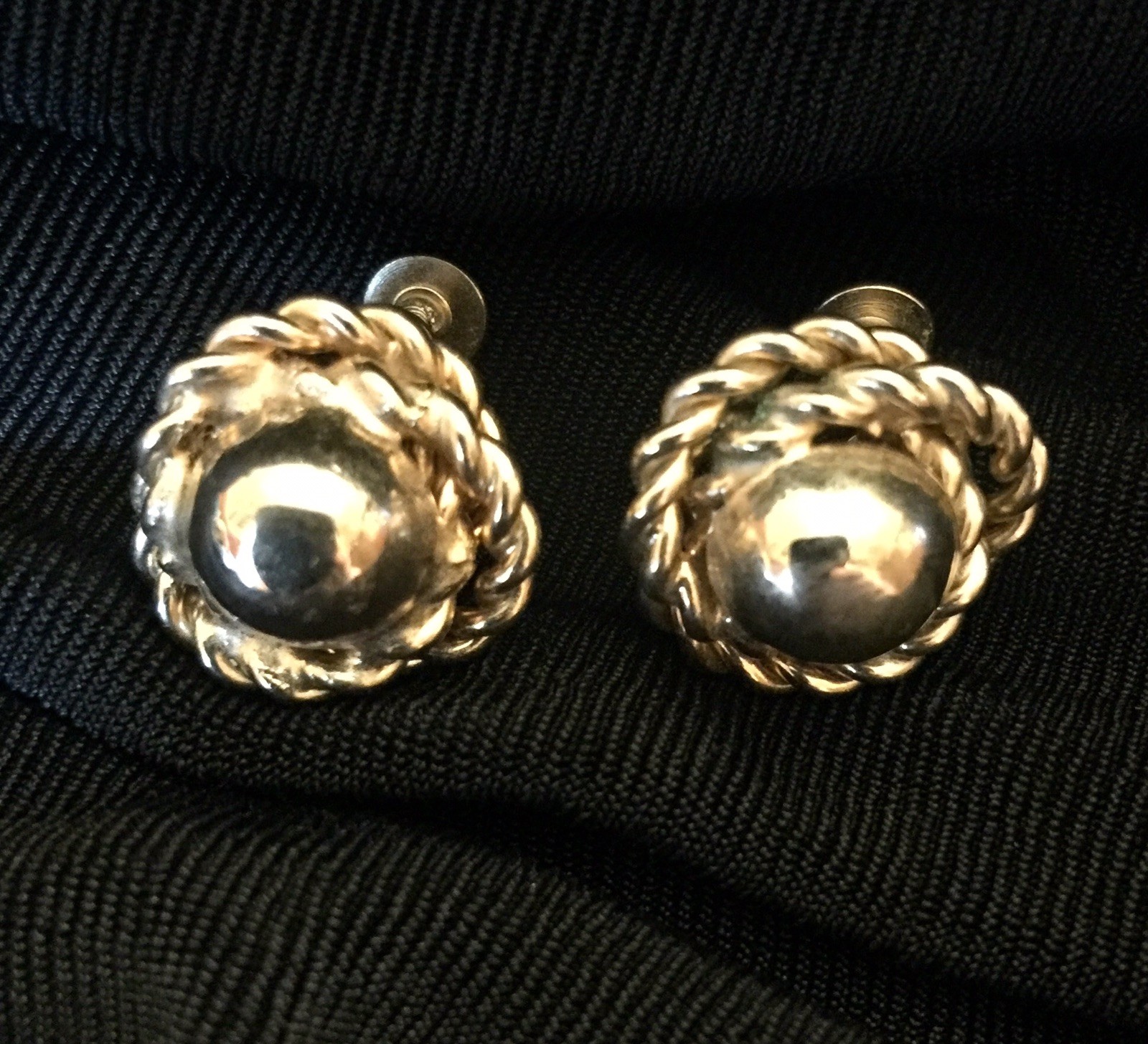 Vtg Twisted Rope Love Knot Screw Back Earrings Gold Tone Round GUC