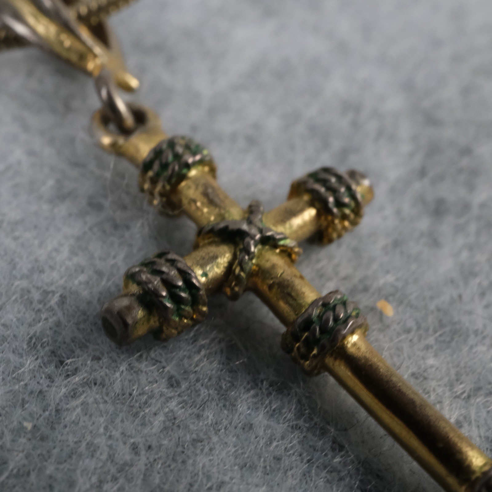 Vtg Costume Jewelry Cross Necklace Gold Tone Green Reversible Double Sided 18in
