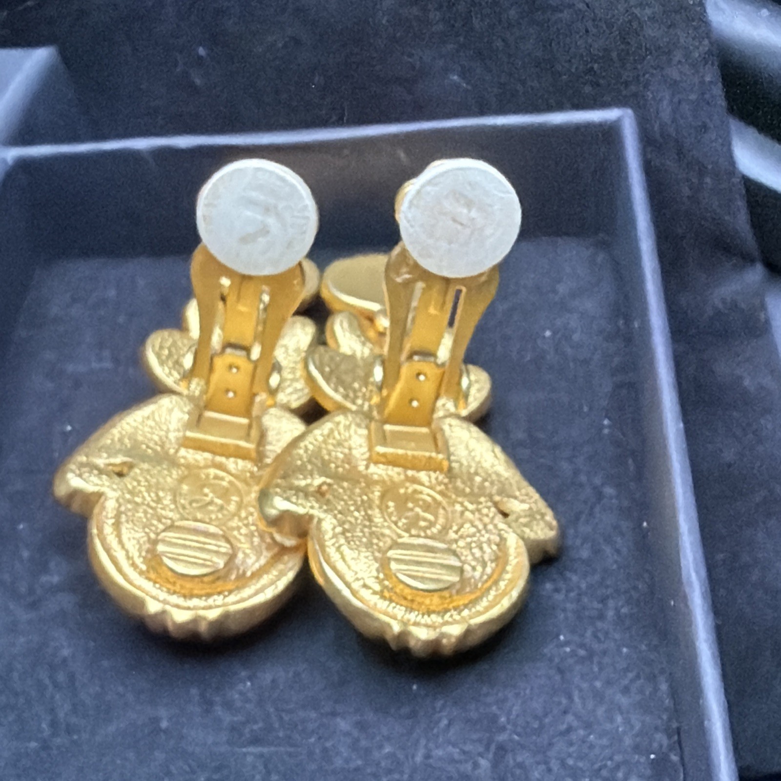 VTG ELIZABETH TAYLOR COLLECTION GILDED AGE CHERUB ANGEL DROP CLIP EARRINGS AVON