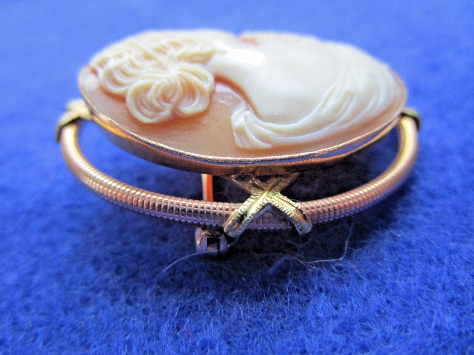 VICTORIAN CAMEO 10K Yellow Gold 1800’s BROOCH Fine Carved Shell DETAILED