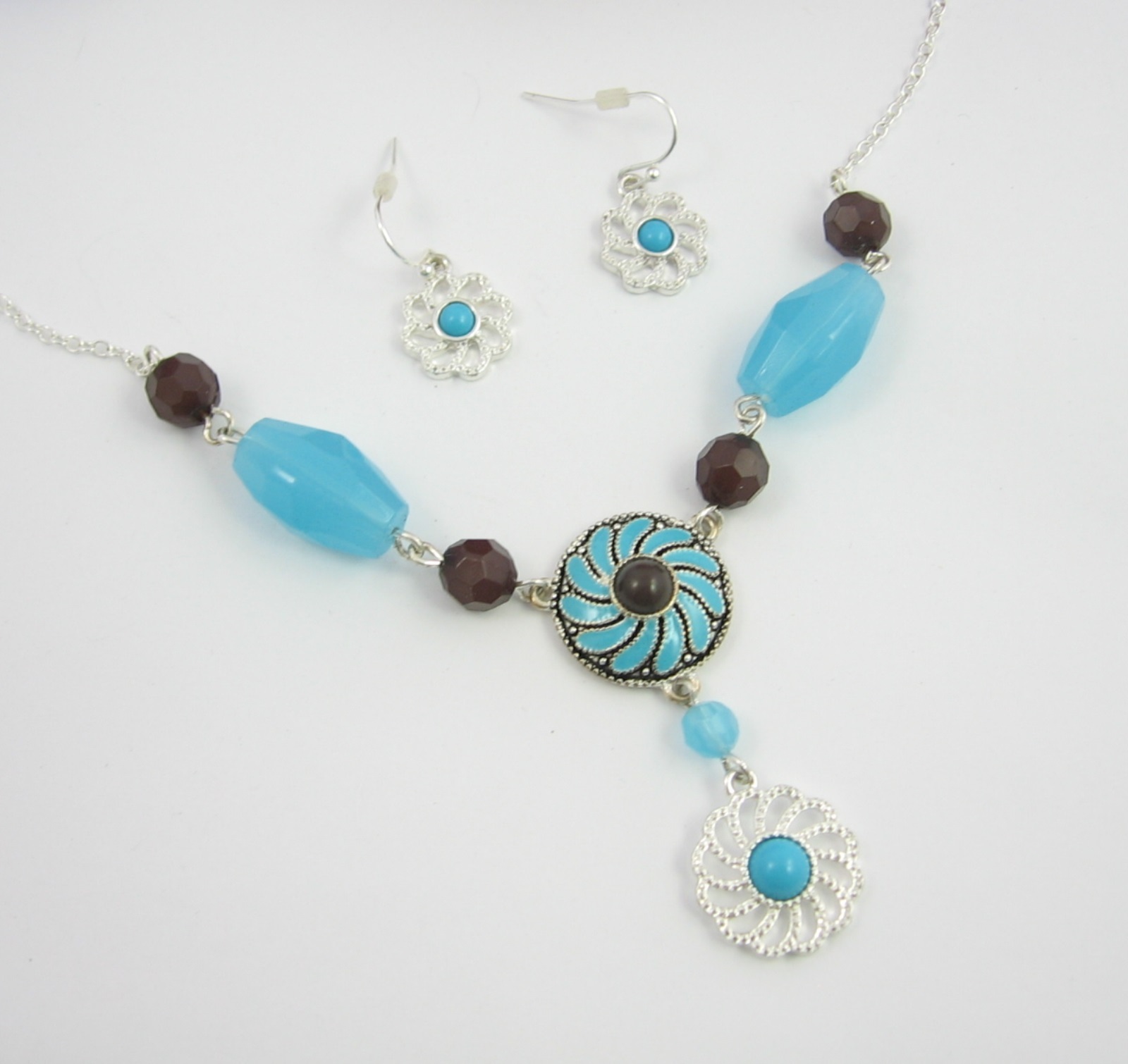 WESTERN CHIC NECKLACE & Pierced EARRINGS Gift Set Box Turquoise-Blue AVON