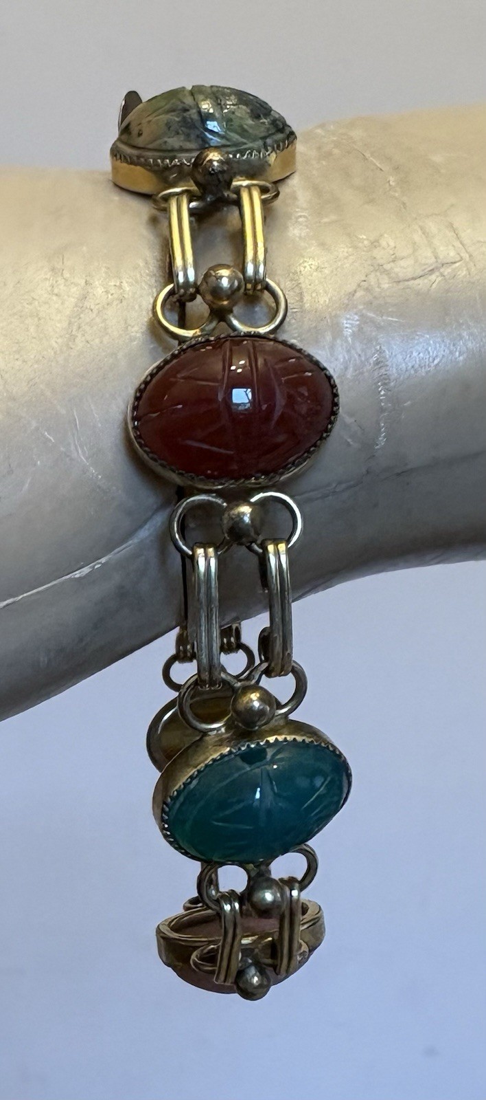 Vintage Goldfilled Carved Gemstone Scarab Bracelet signed AC 1/20 12K GF 7″